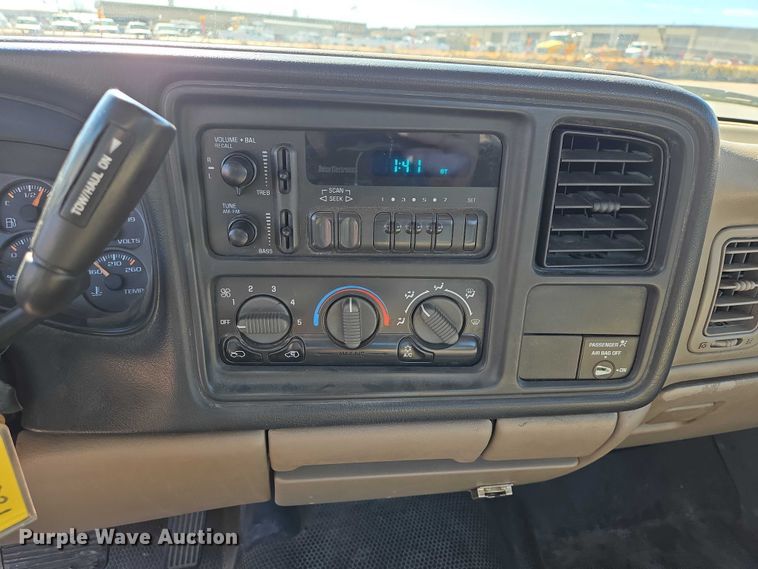 image for item ES2979 2001 Chevrolet Silverado 1500 pickup truck