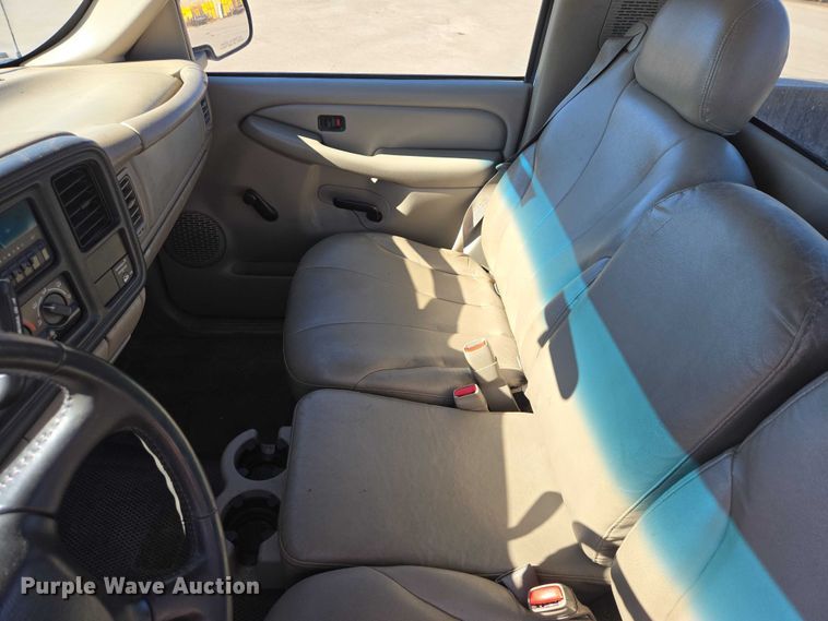 image for item ES2979 2001 Chevrolet Silverado 1500 pickup truck