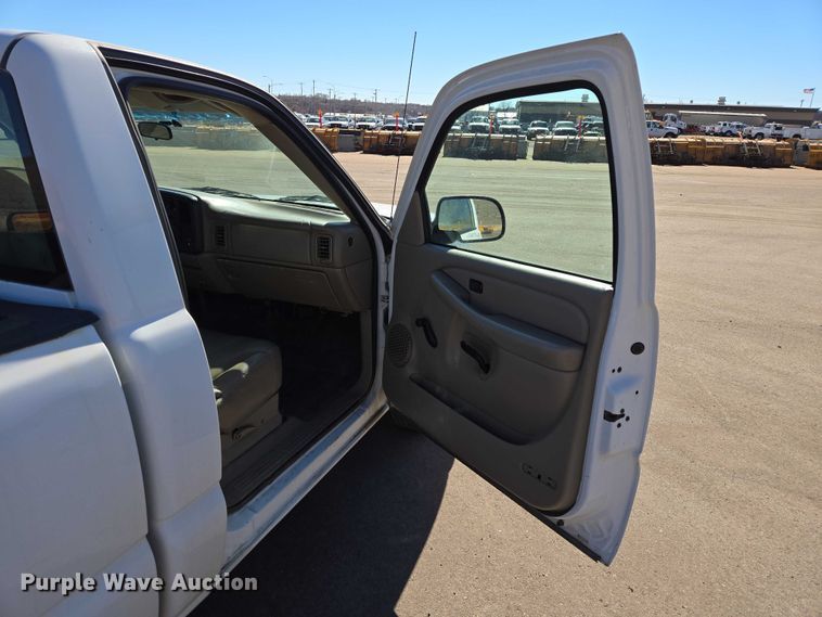 image for item ES2979 2001 Chevrolet Silverado 1500 pickup truck