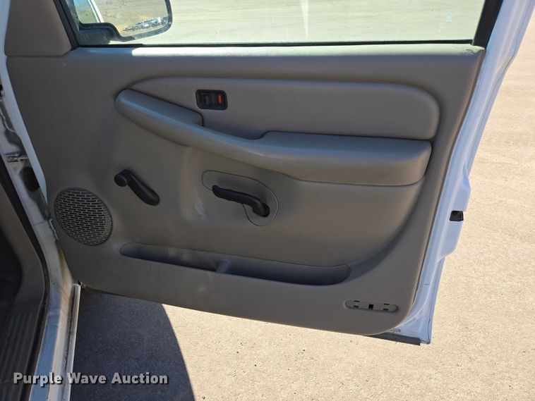 image for item ES2979 2001 Chevrolet Silverado 1500 pickup truck