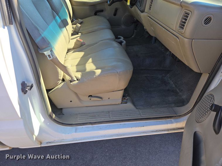 image for item ES2979 2001 Chevrolet Silverado 1500 pickup truck