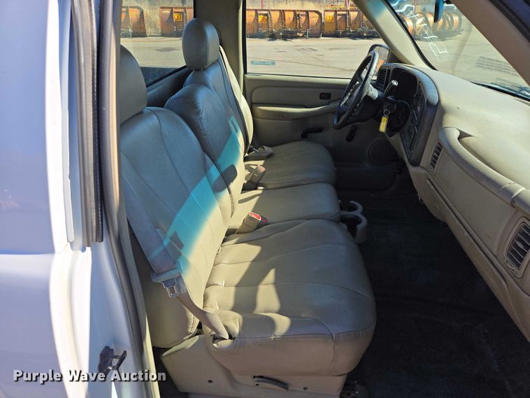 image for item ES2979 2001 Chevrolet Silverado 1500 pickup truck