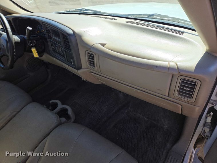 image for item ES2979 2001 Chevrolet Silverado 1500 pickup truck