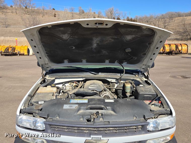 image for item ES2979 2001 Chevrolet Silverado 1500 pickup truck