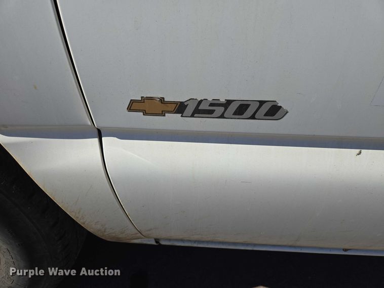 image for item ES2979 2001 Chevrolet Silverado 1500 pickup truck