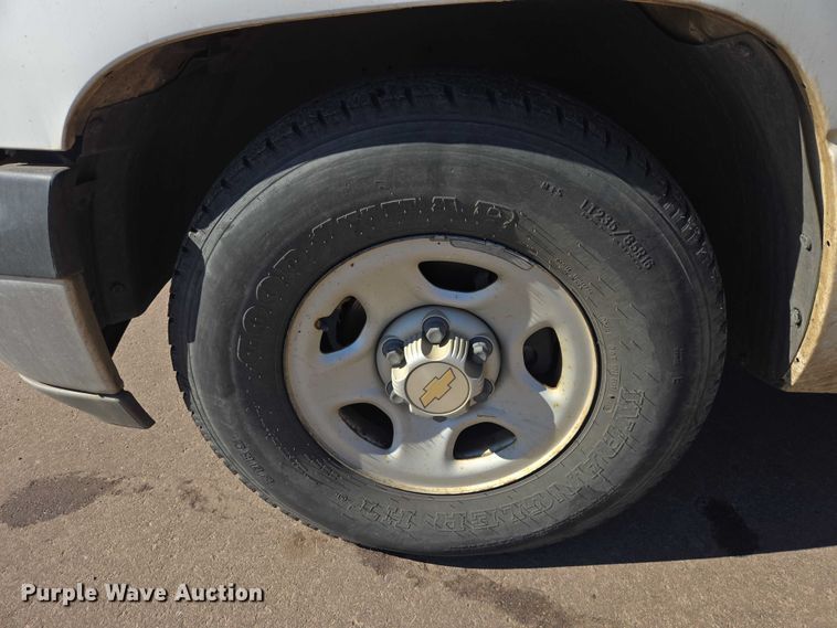 image for item ES2979 2001 Chevrolet Silverado 1500 pickup truck