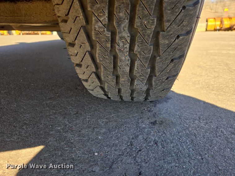 image for item ES2979 2001 Chevrolet Silverado 1500 pickup truck