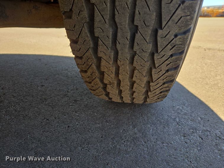 image for item ES2979 2001 Chevrolet Silverado 1500 pickup truck