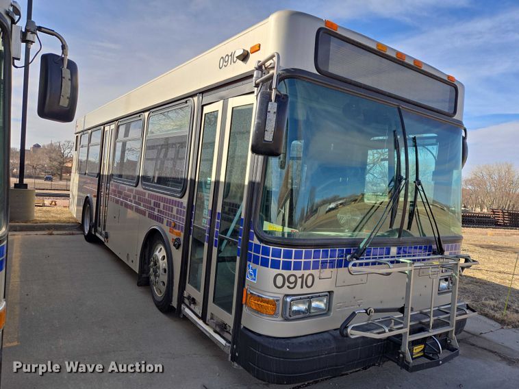 image for item ES2988 2009 Gillig shuttle bus