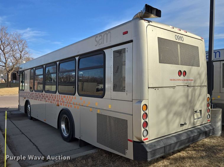 image for item ES2988 2009 Gillig shuttle bus