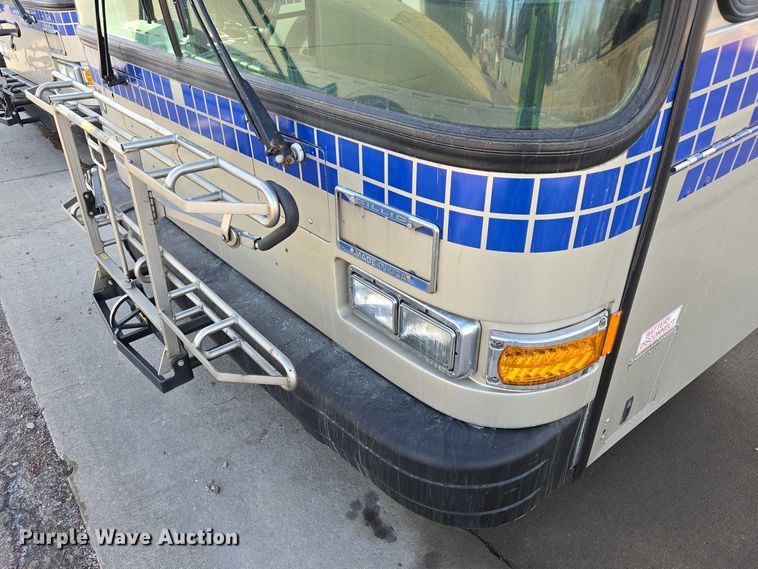 image for item ES2988 2009 Gillig shuttle bus