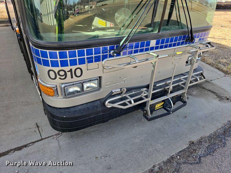image for item ES2988 2009 Gillig shuttle bus