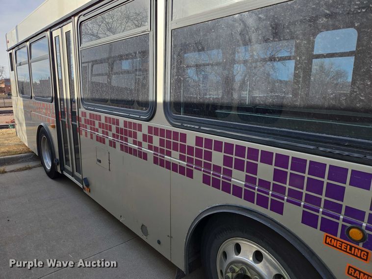 image for item ES2988 2009 Gillig shuttle bus