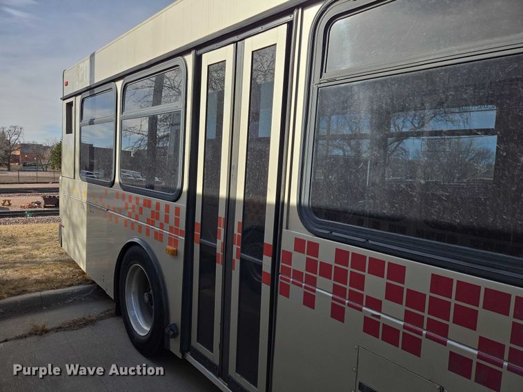 image for item ES2988 2009 Gillig shuttle bus