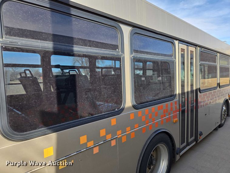 image for item ES2988 2009 Gillig shuttle bus