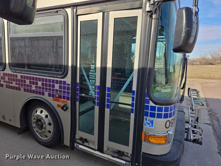 image for item ES2988 2009 Gillig shuttle bus