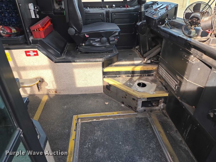 image for item ES2988 2009 Gillig shuttle bus