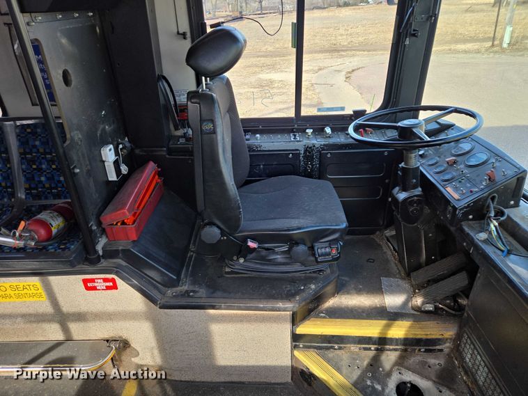 image for item ES2988 2009 Gillig shuttle bus