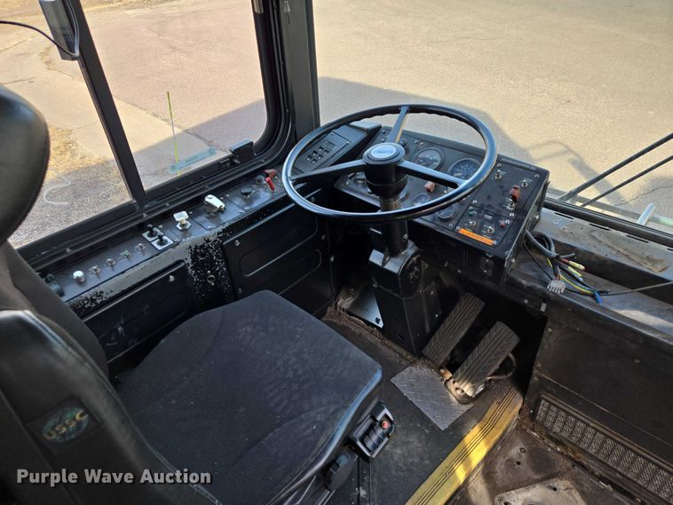 image for item ES2988 2009 Gillig shuttle bus