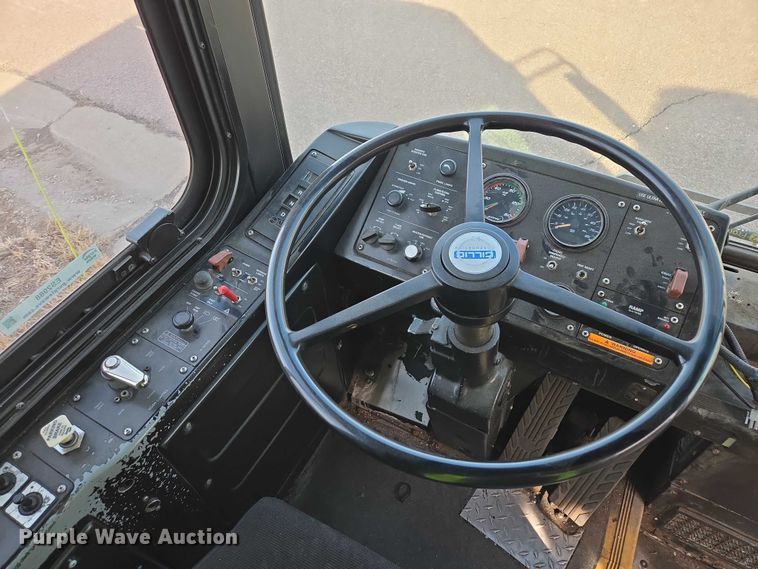 image for item ES2988 2009 Gillig shuttle bus