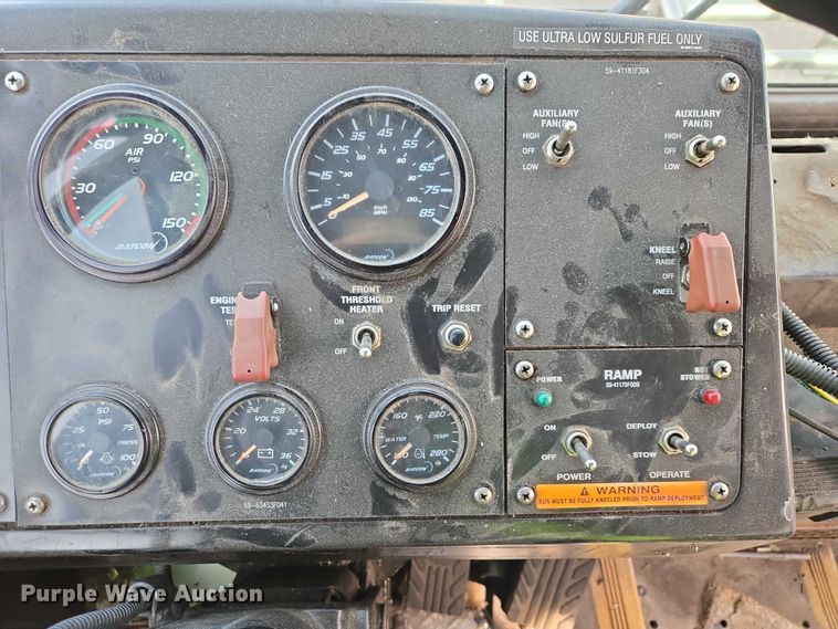 image for item ES2988 2009 Gillig shuttle bus