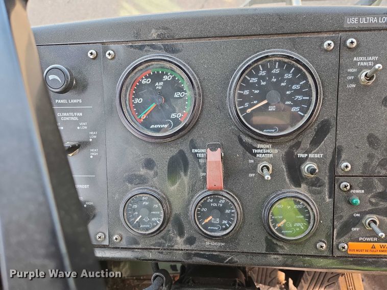 image for item ES2988 2009 Gillig shuttle bus