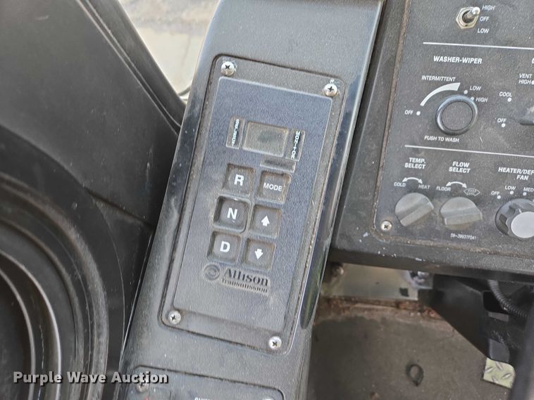 image for item ES2988 2009 Gillig shuttle bus