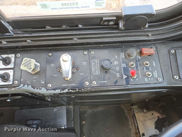 image for item ES2988 2009 Gillig shuttle bus