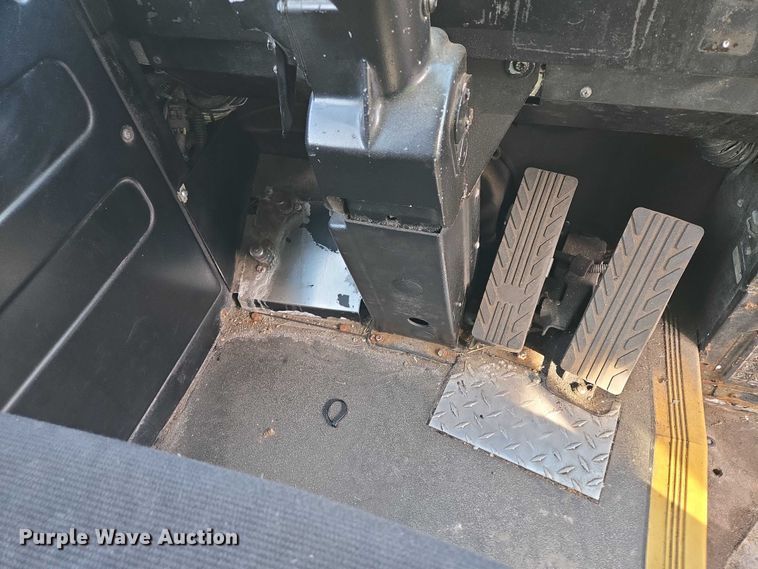 image for item ES2988 2009 Gillig shuttle bus