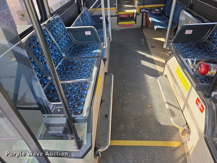 image for item ES2988 2009 Gillig shuttle bus