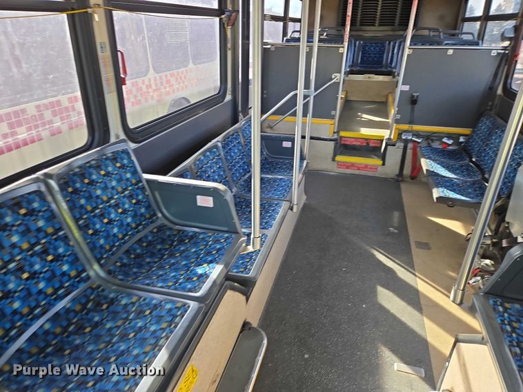 image for item ES2988 2009 Gillig shuttle bus