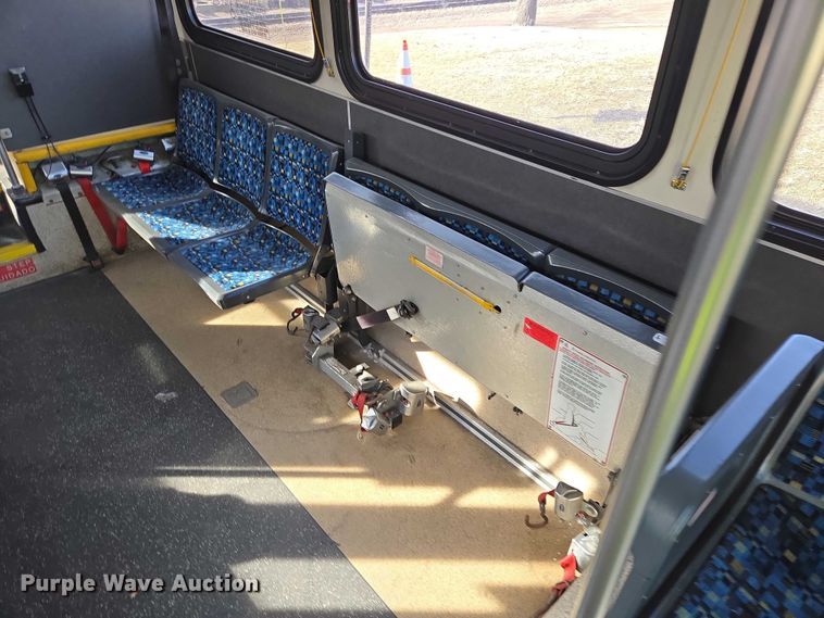 image for item ES2988 2009 Gillig shuttle bus