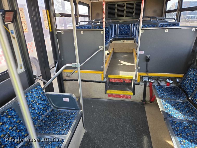 image for item ES2988 2009 Gillig shuttle bus