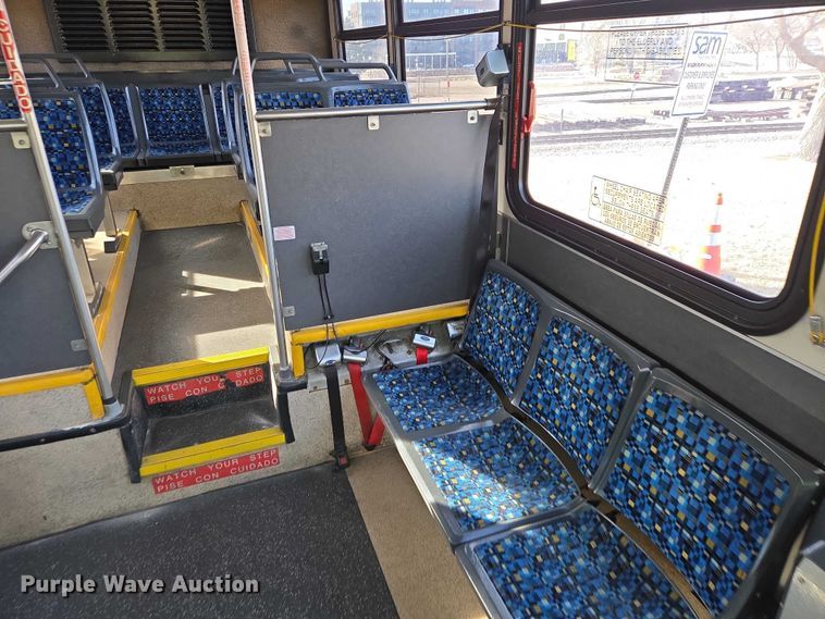 image for item ES2988 2009 Gillig shuttle bus