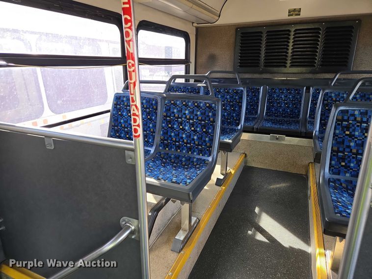 image for item ES2988 2009 Gillig shuttle bus