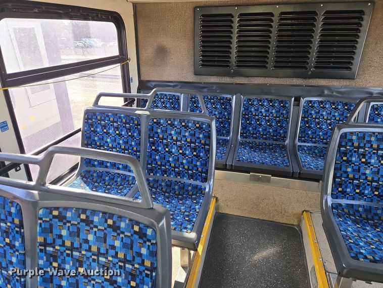 image for item ES2988 2009 Gillig shuttle bus