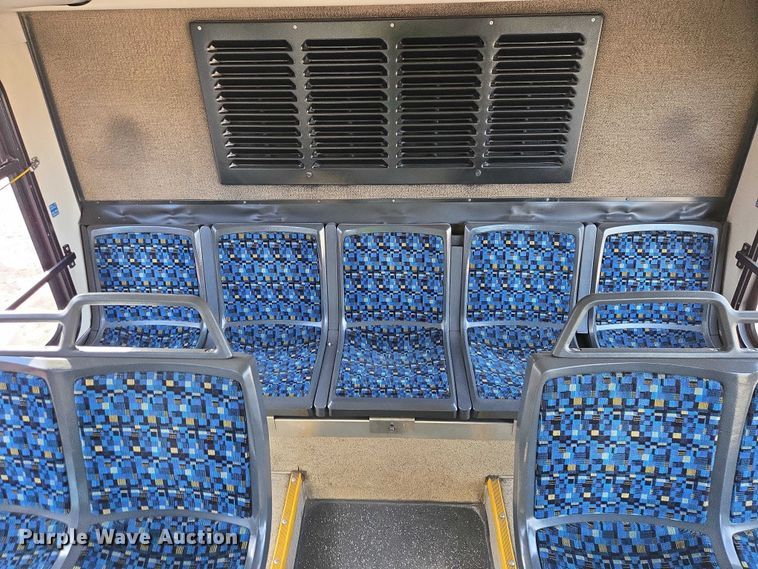 image for item ES2988 2009 Gillig shuttle bus