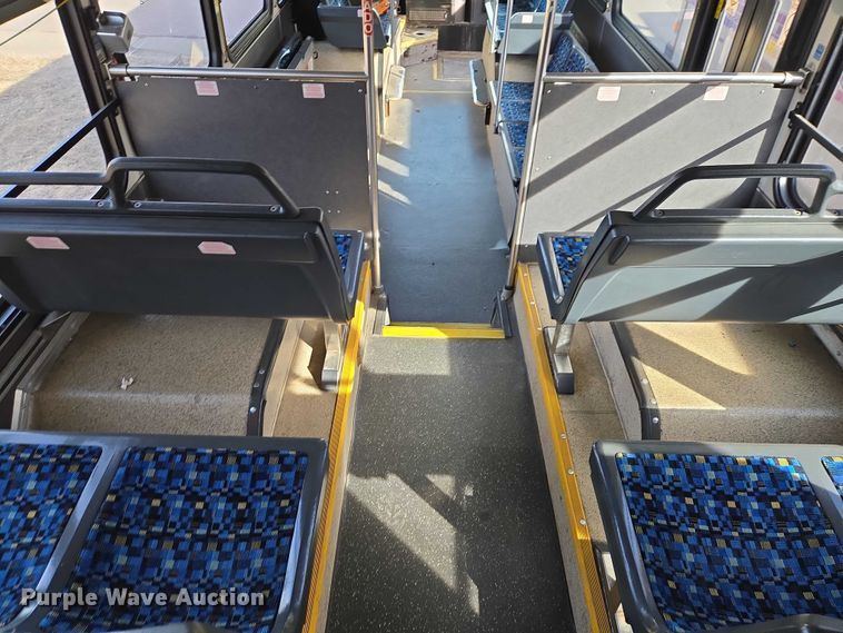 image for item ES2988 2009 Gillig shuttle bus