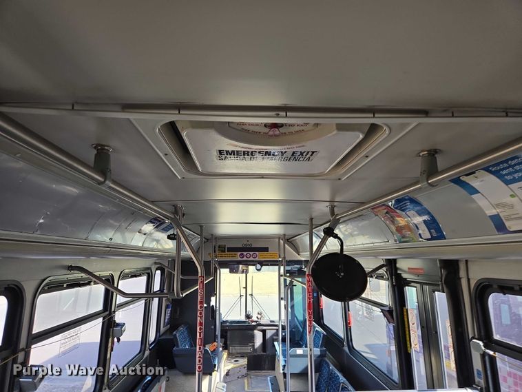 image for item ES2988 2009 Gillig shuttle bus