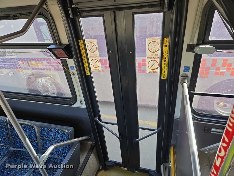 image for item ES2988 2009 Gillig shuttle bus