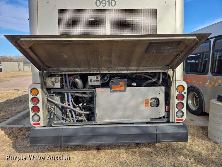 image for item ES2988 2009 Gillig shuttle bus