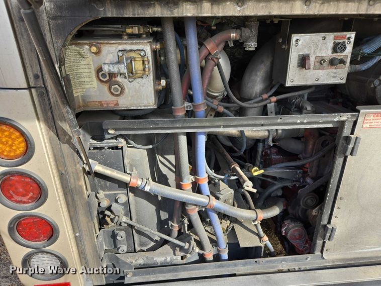 image for item ES2988 2009 Gillig shuttle bus