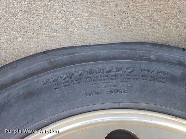 image for item ES2988 2009 Gillig shuttle bus