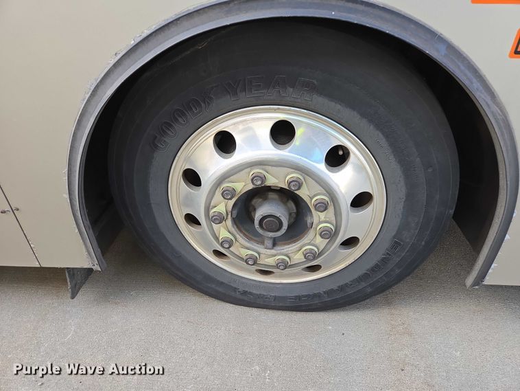 image for item ES2988 2009 Gillig shuttle bus