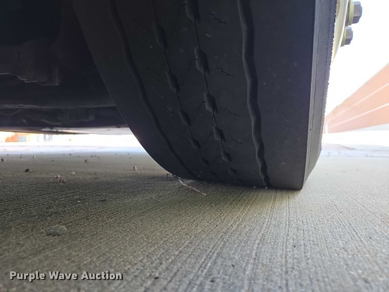 image for item ES2988 2009 Gillig shuttle bus