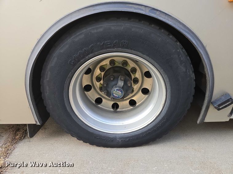 image for item ES2988 2009 Gillig shuttle bus