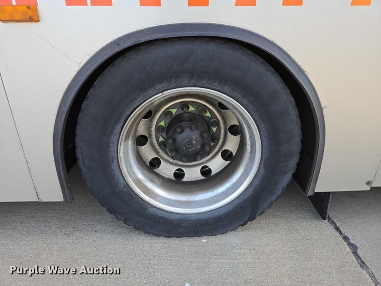 image for item ES2988 2009 Gillig shuttle bus