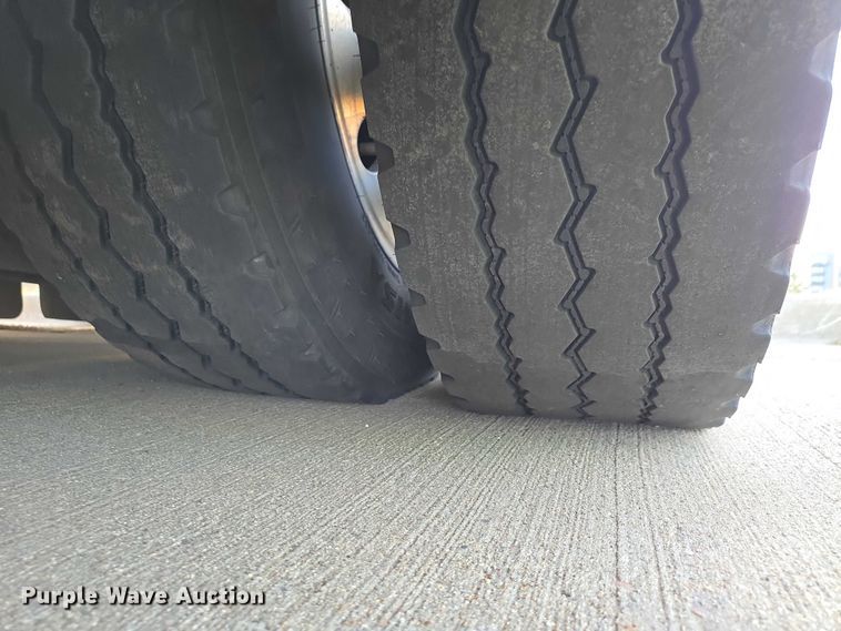 image for item ES2988 2009 Gillig shuttle bus