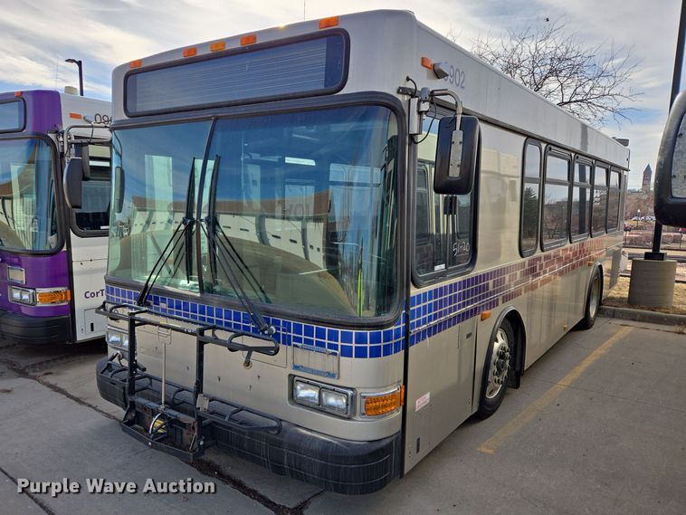 image for item ES2989 2009 Gillig shuttle bus