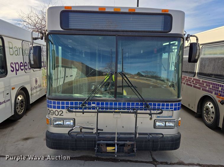 image for item ES2989 2009 Gillig shuttle bus